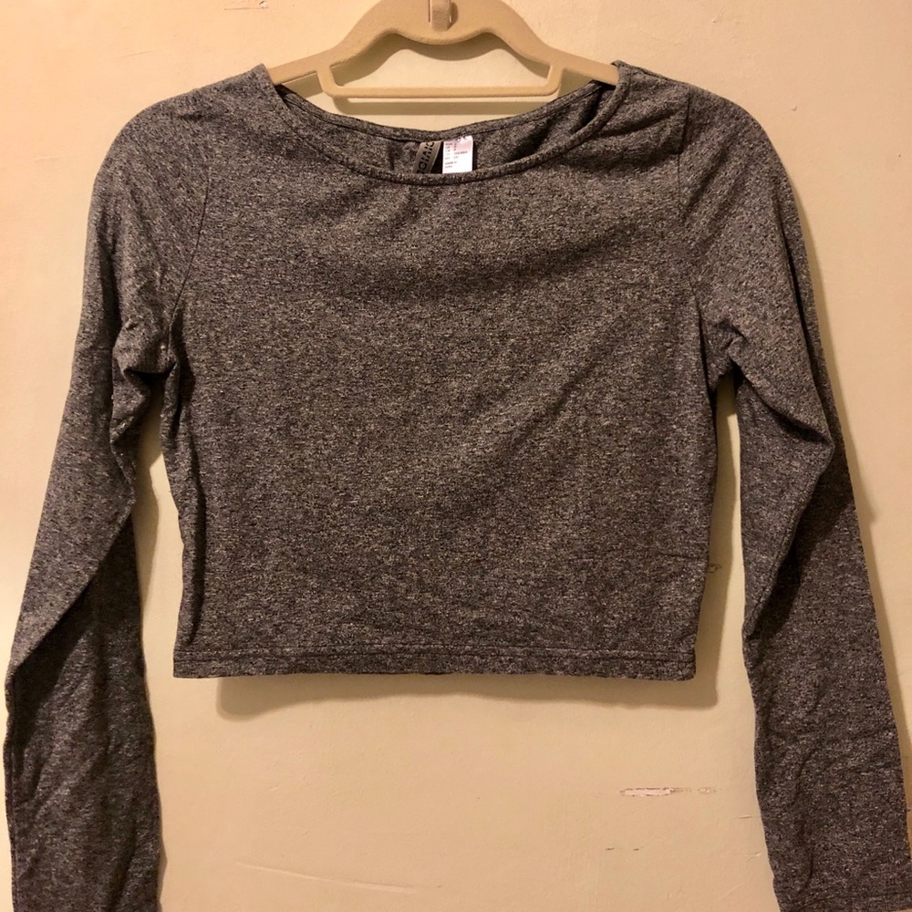 H&M peppered grey crop top!